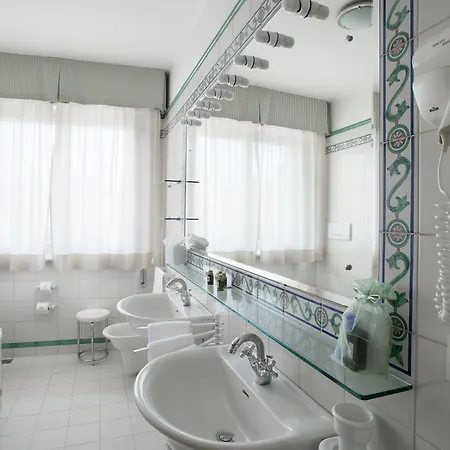 Отель Hermitage & Dei Marmi - Starhotels Collezione 4*
